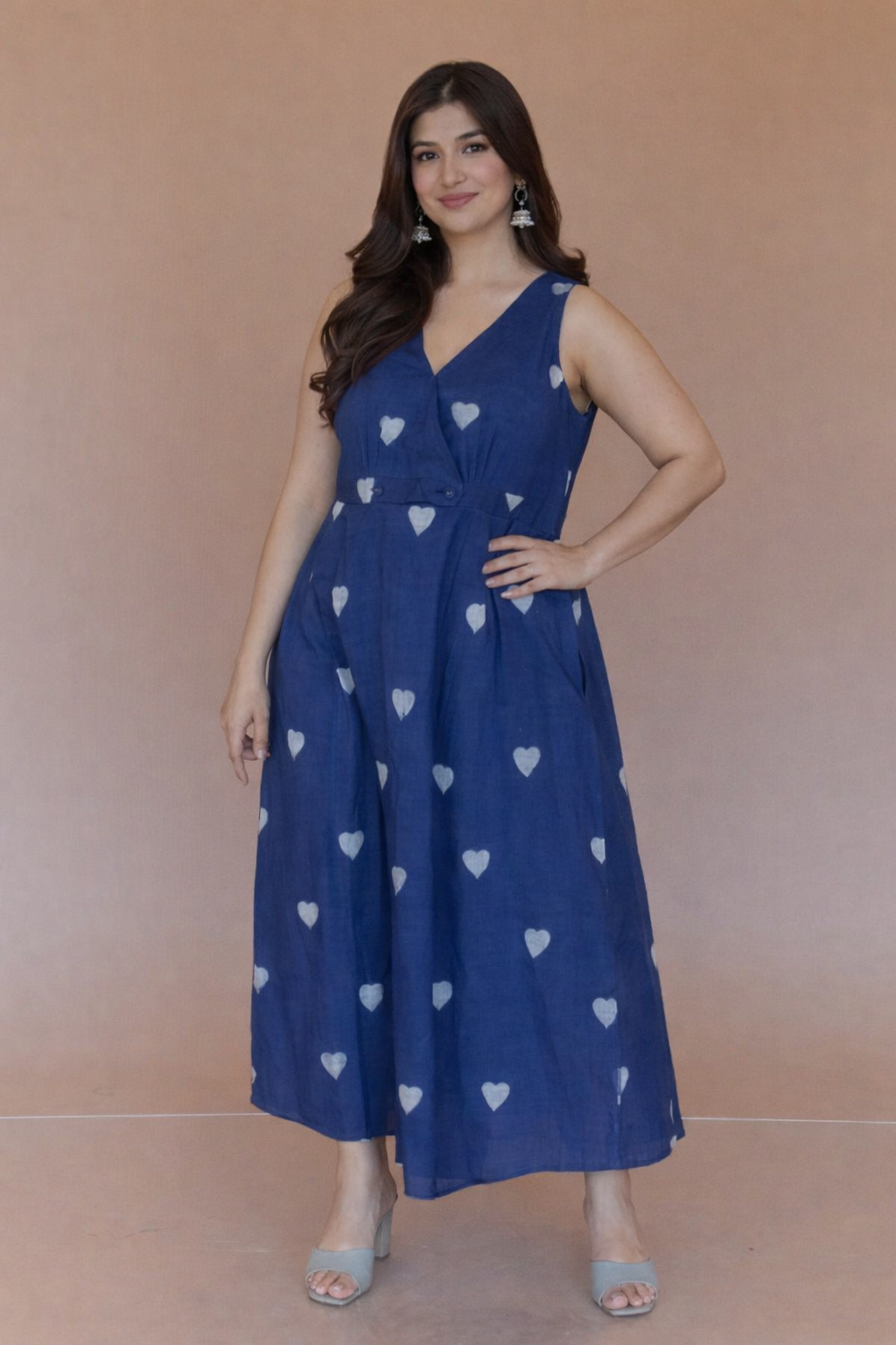 Blue Heart-Patterned Midi Dress with Pockets – Sleeveless, Elegant Fit