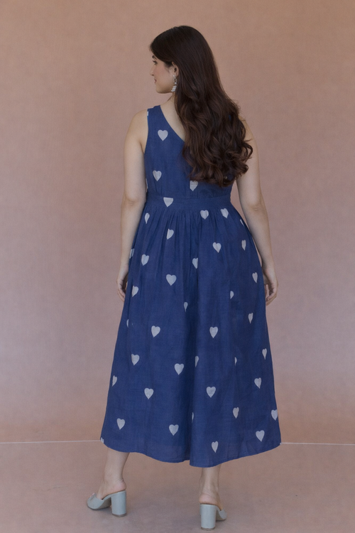 Blue Heart-Patterned Midi Dress with Pockets – Sleeveless, Elegant Fit